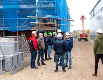 Bezoek Spinder personeel aan bouwplaats Drachten