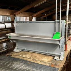Pingo renovatie drinkbak in de stal